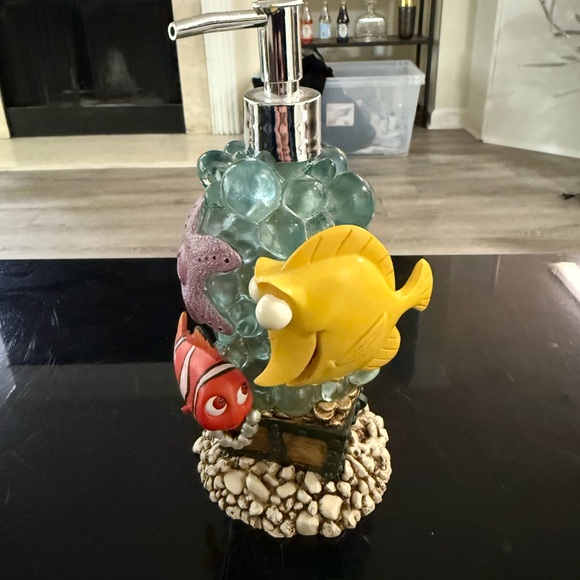 Disney Pixar Finding Nemo and Dory lotion or soap dispenser - Picture 2 of 6